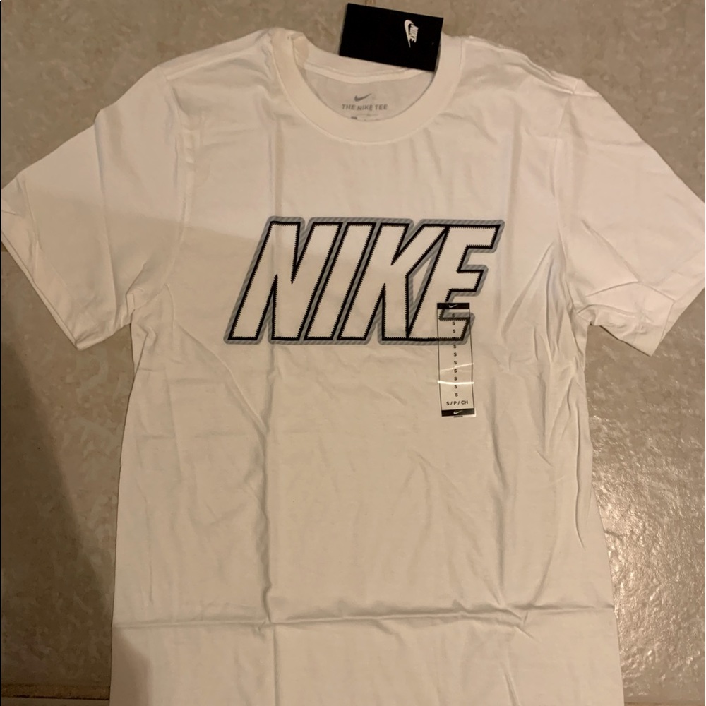 Nike t-shirt small